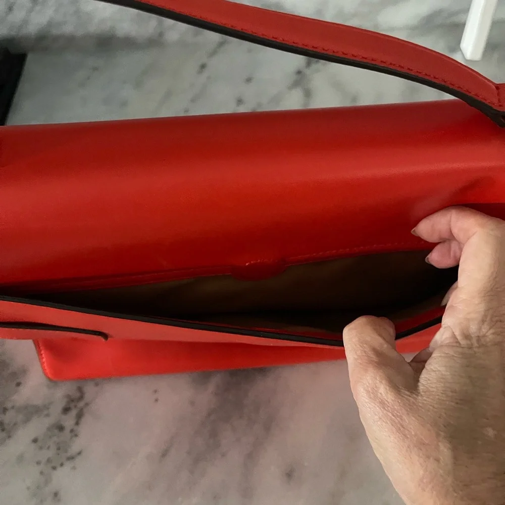 Elegant Red Leather Handbag - Picture 9 of 9